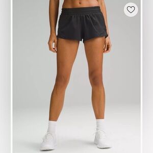 Lululemon Hotty Hot 2.5” low-rise lined short